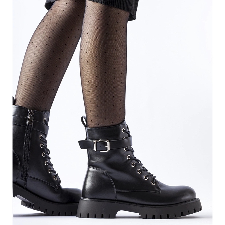 Crne izolirane gležnjače s ukrasnom Fino kopčom crna 1