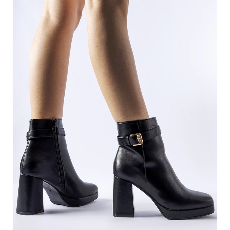 Crne izolirane klasične Caio gležnjače s visokom petom crna 1