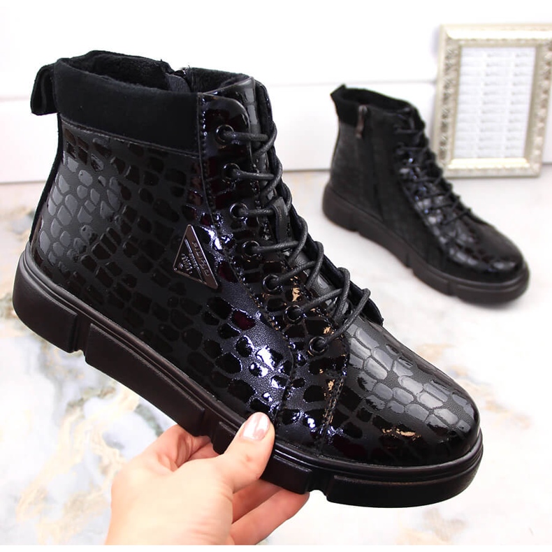 Crne izolirane ženske kožne čizme na platformu Filippo DBT4767 crno 1