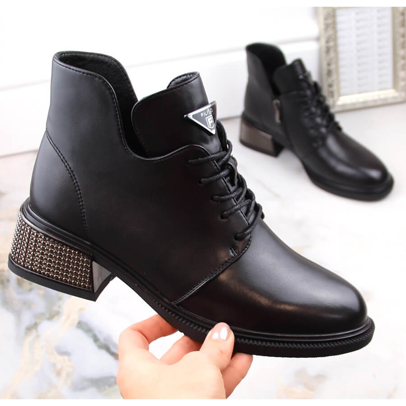 Crne izolirane ženske gležnjače Filippo DBT4881 s ukrasnom petom crna 1