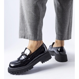 Crne lakirane mokasine s kopčom marke Agordina crno 1