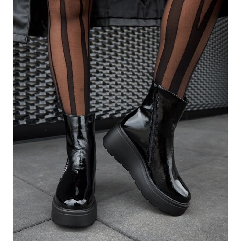 Crne, izolirane čizme na klin crno 1