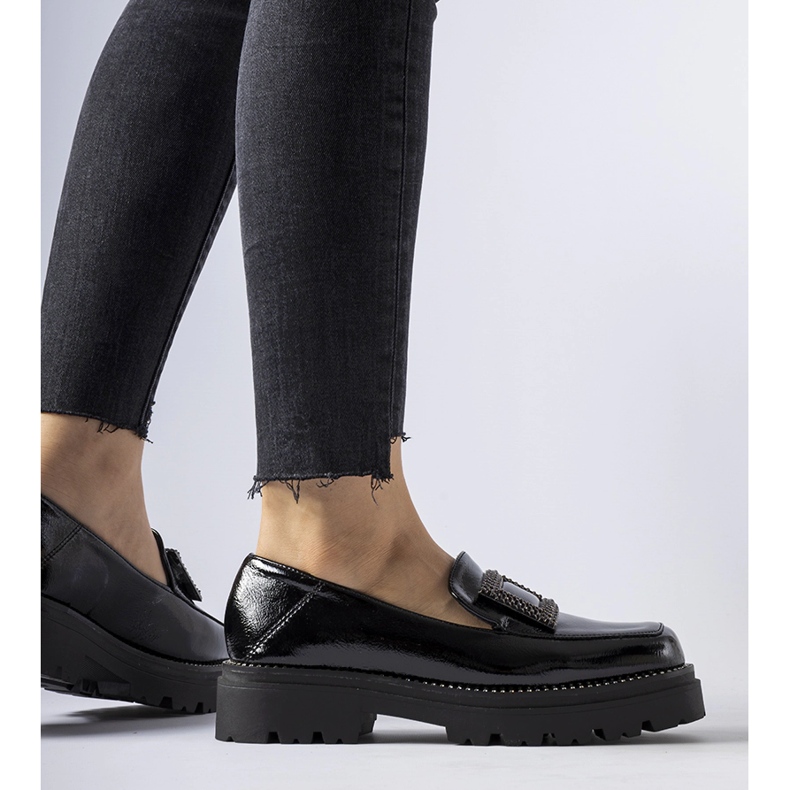 Crne lakirane mokasine s kamenčićima iz Clarksa crno 1