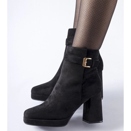 Crne izolirane klasične Caio gležnjače s visokom petom crna 1