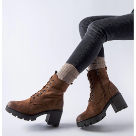 Romilda smeđe gležnjače s visokom petom od brušene kože crna 1