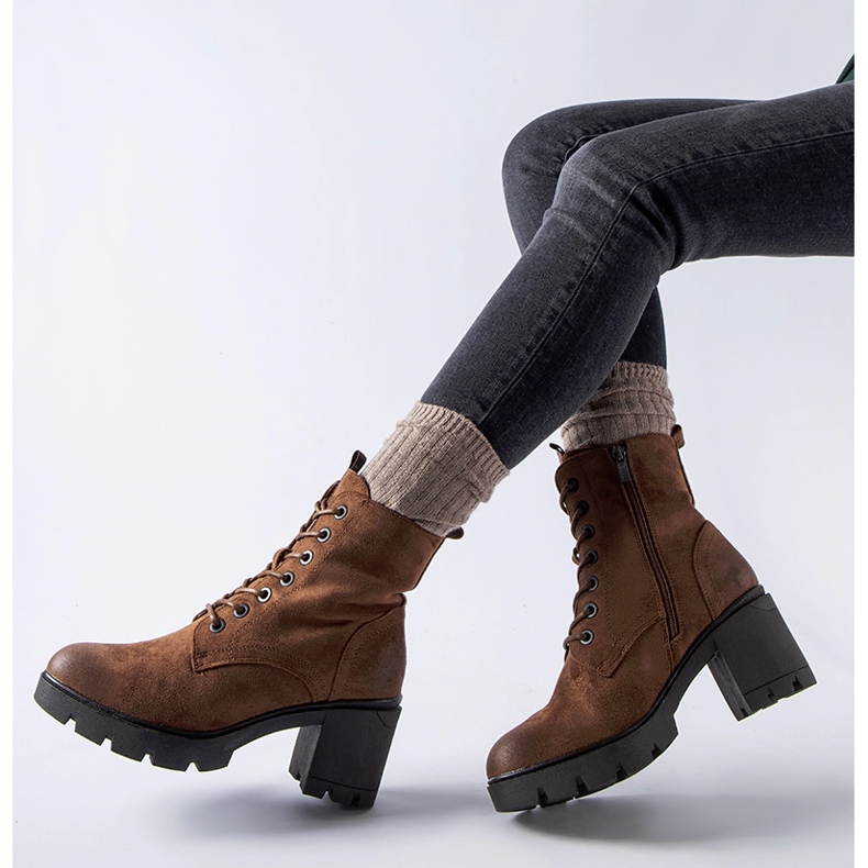 Romilda smeđe gležnjače s visokom petom od brušene kože crna 1