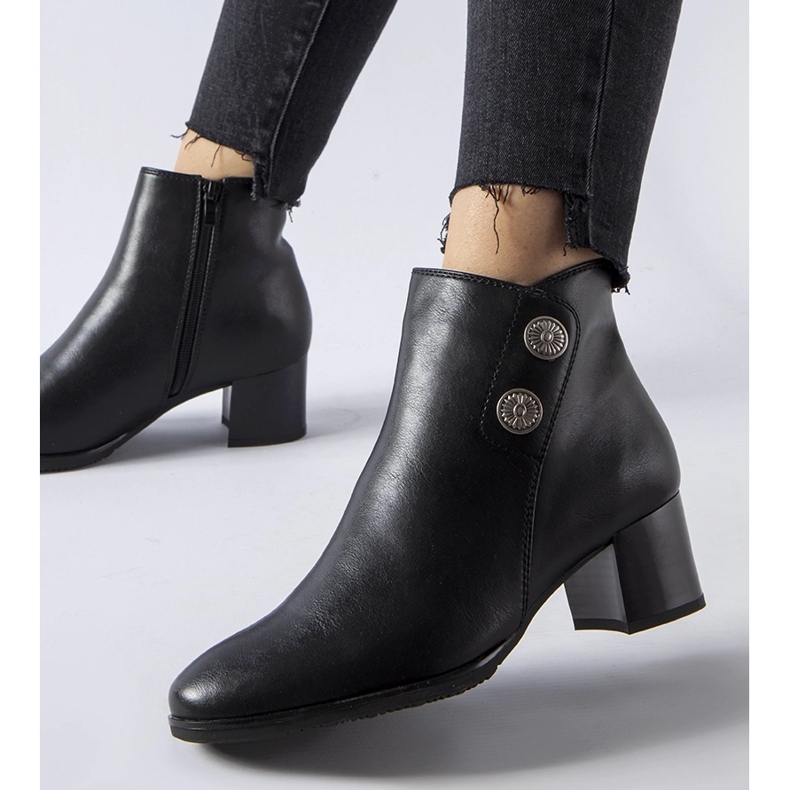 Guido crne izolirane čizme s niskom petom crna 1