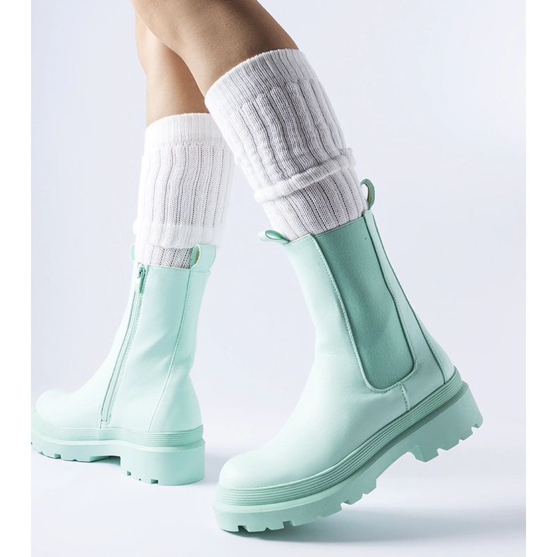 Svijetlozelene blago izolirane Bethesda gležnjače zelena 1