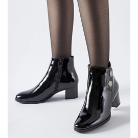 Crne lakirane gležnjače s niskom petom marke Guido crno 1