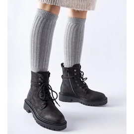 Crne ravne čizme s Brattle štitnikom crna 1