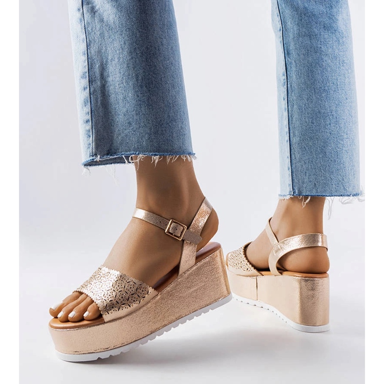 Zlatne sandale s otvorenom platformom iz Stocktona zlatna 1