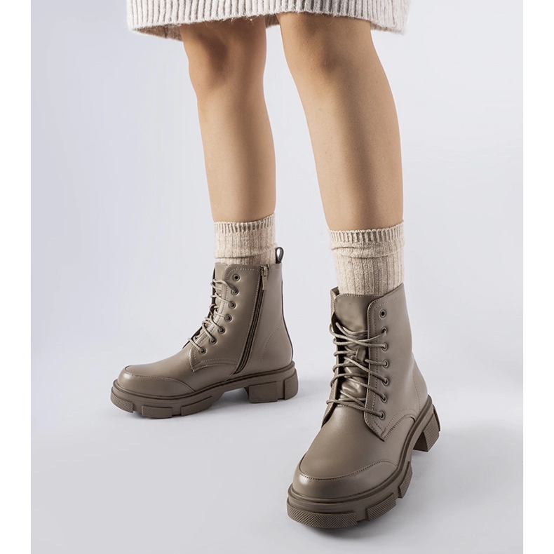 Sivi i smeđi izolirani radnici Cunninghama smeđa 1