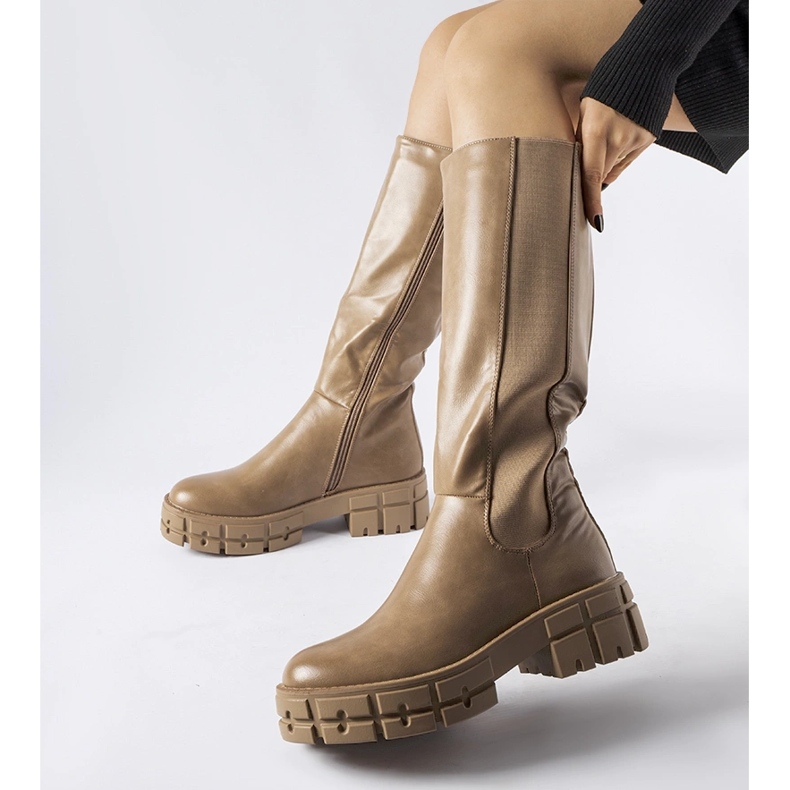 Smeđe izolirane ravne čizme Ceredano bež 1