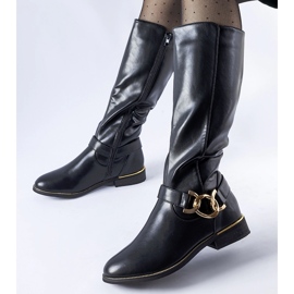 Crne izolirane čizme ukrašene Ortega kopčom crno 1