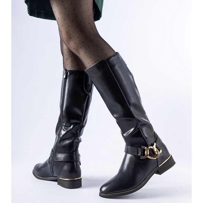 Crne izolirane čizme ukrašene Ortega kopčom crna 2