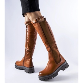 Smeđe masivne čizme ukrašene Stuart remenom smeđa 1