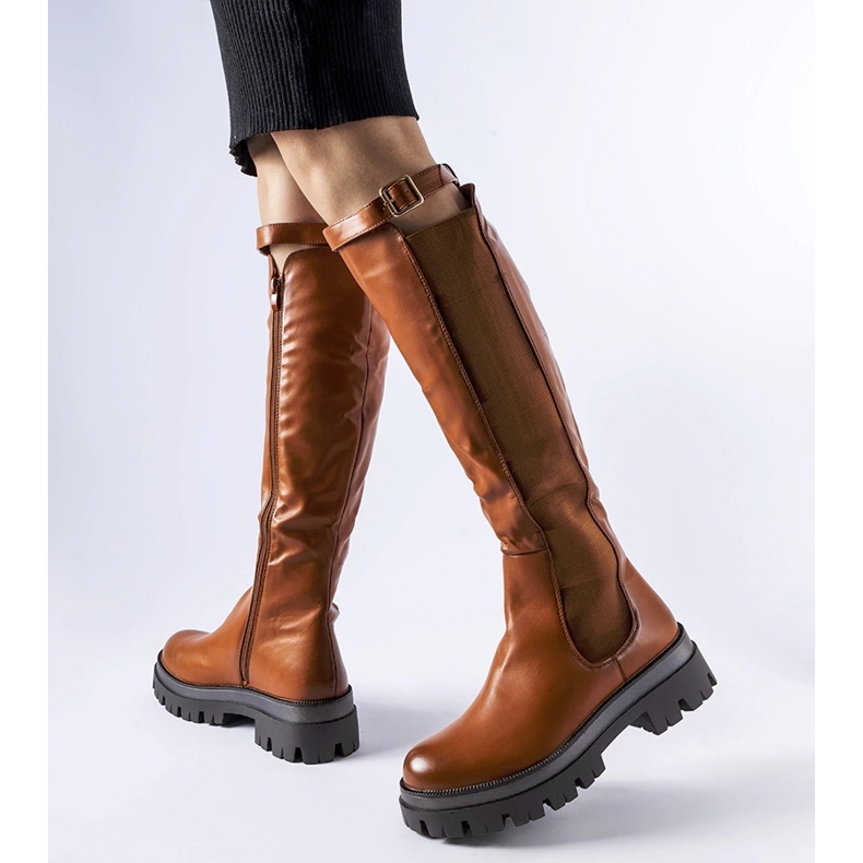 Smeđe masivne čizme ukrašene Stuart remenom smeđa 1