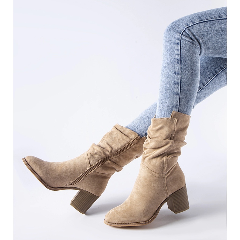 Bež izolirane kaubojske čizme iz Filomene 2