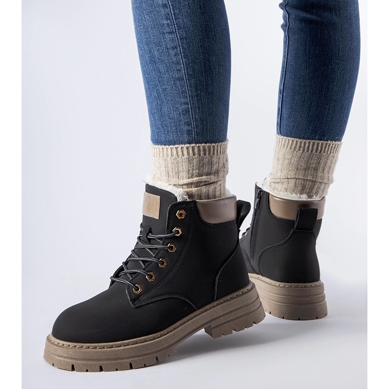 Crne izolirane Mcwhorter čizme crno 1