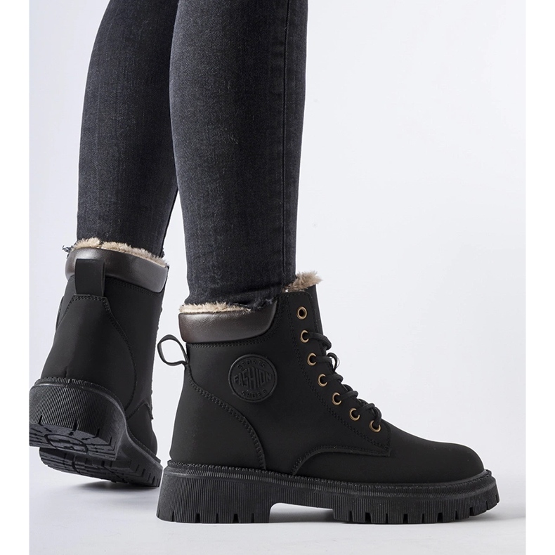 Crne izolirane Medole čizme crno 1