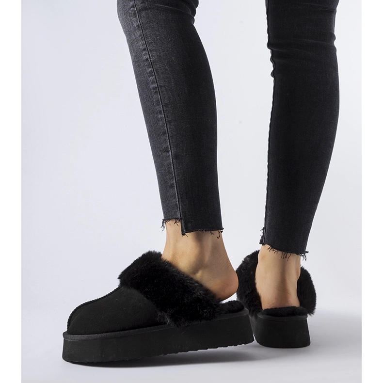 Crne izolirane papuče s Andonno krznom crna 1