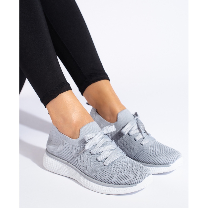 Sive sportske cipele na vezanje siva 1