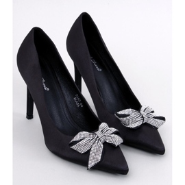 Satenske igle s mašnom od Trini Black crna 1