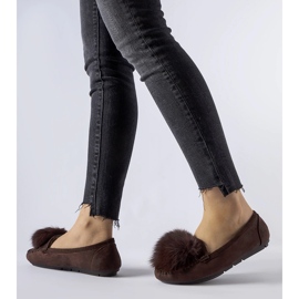 Smeđe izolirane papuče s Marchetti pompom smeđa 1