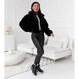 Crne Diadora izolirane sportske čizme za snijeg crno 1