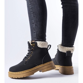 Crne izolirane Burgondi radničke čizme crno 1