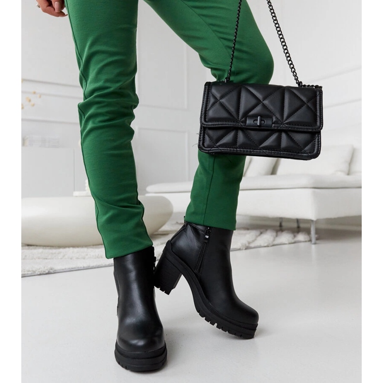 Favale crne gležnjače s niskom petom i omčom za remen crna 1