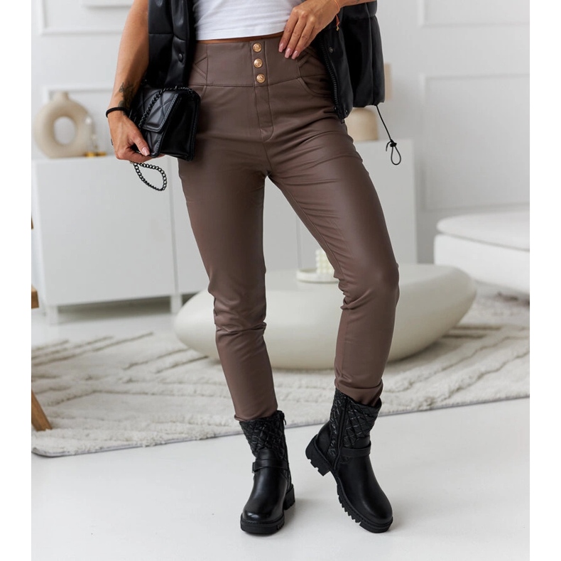 Crne gležnjače s ukrasnim Brembo prošivanjem crna 2