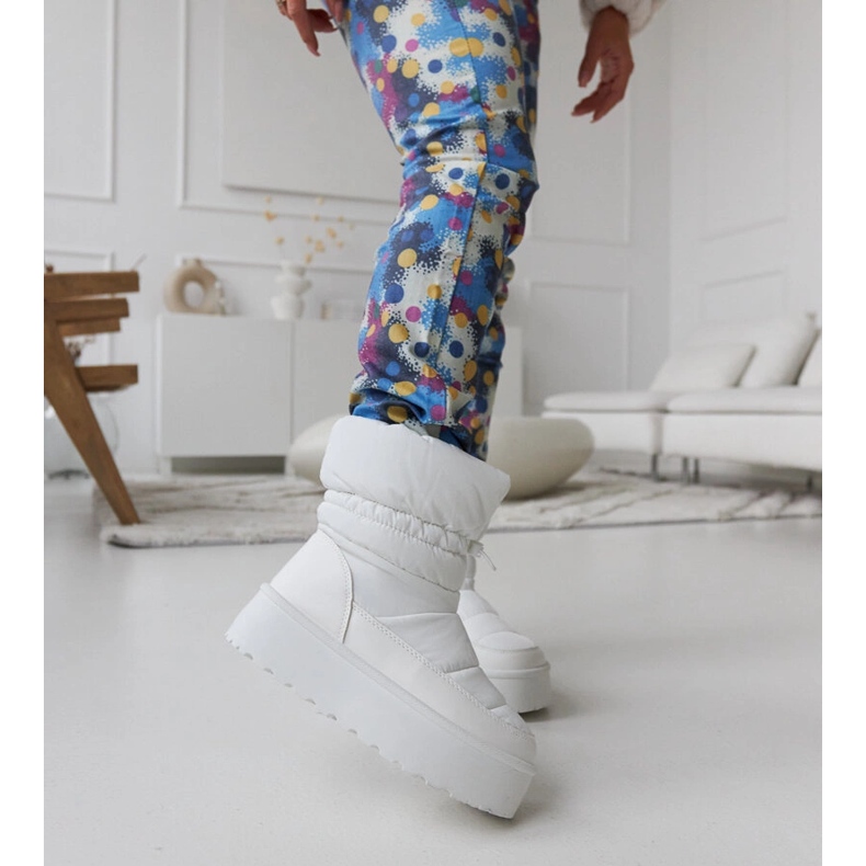 Bijele izolirane čizme za snijeg na platformi Polk bijela 2