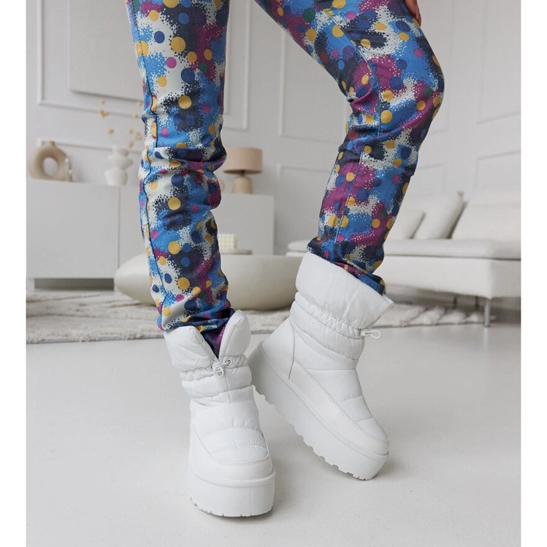 Bijele izolirane čizme za snijeg na platformi Polk bijela 1