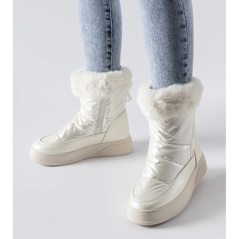 Bijele izolirane čizme za snijeg s krznom marke Oliver bijela 1