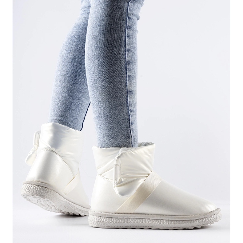 Bež sjajne kratke čizme za snijeg iz Delaunea 1