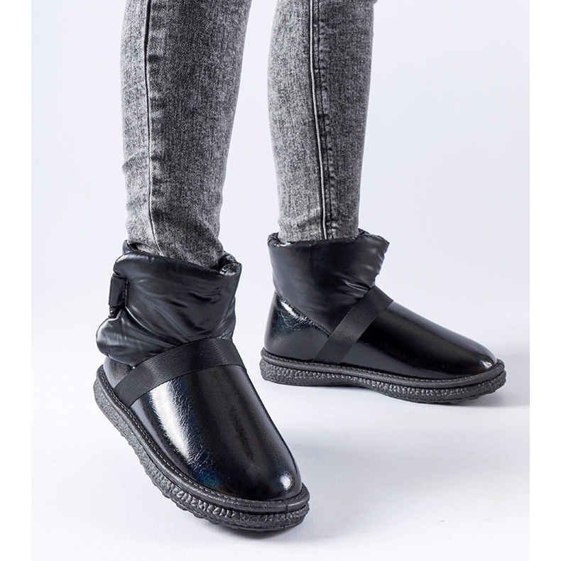 Crne sjajne kratke čizme za snijeg Delaune crno 1