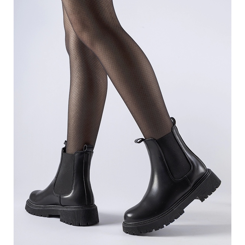 Crne izolirane klasične Edgar gležnjače crna 1