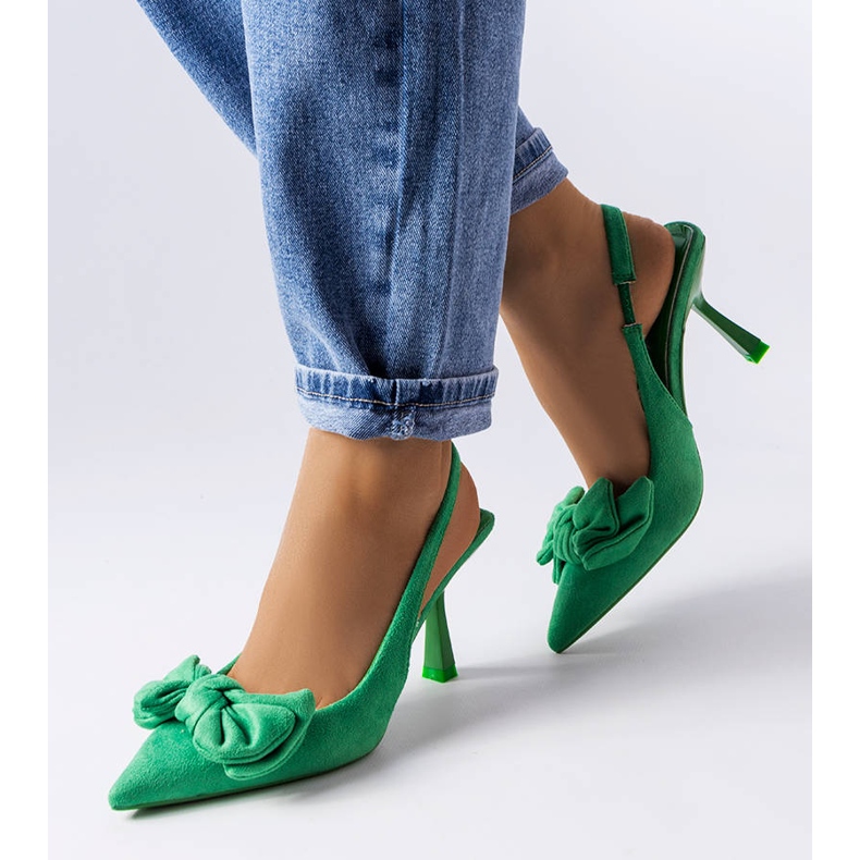 Zelene pribadače s mašnicom iz Olenga zelena 1