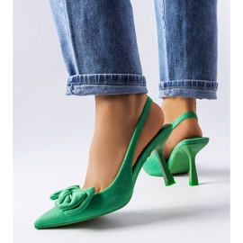 Zelene pribadače s mašnicom iz Olenga zelena 2