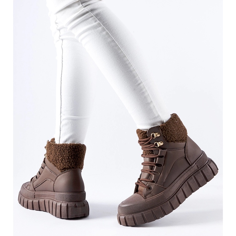 Smeđe izolirane Adamsville tenisice smeđa 1