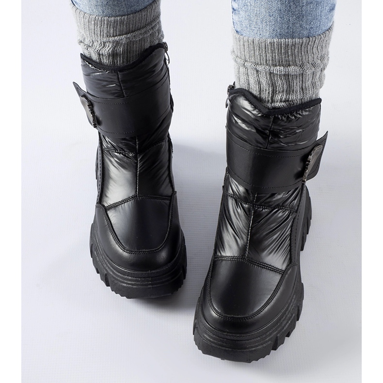 Crne izolirane Mejia čizme za snijeg crna 1