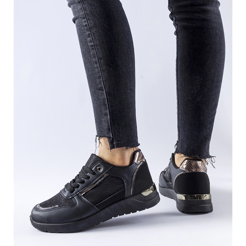 Crne tenisice s ukrasnim koncem marke Facondo crno 2