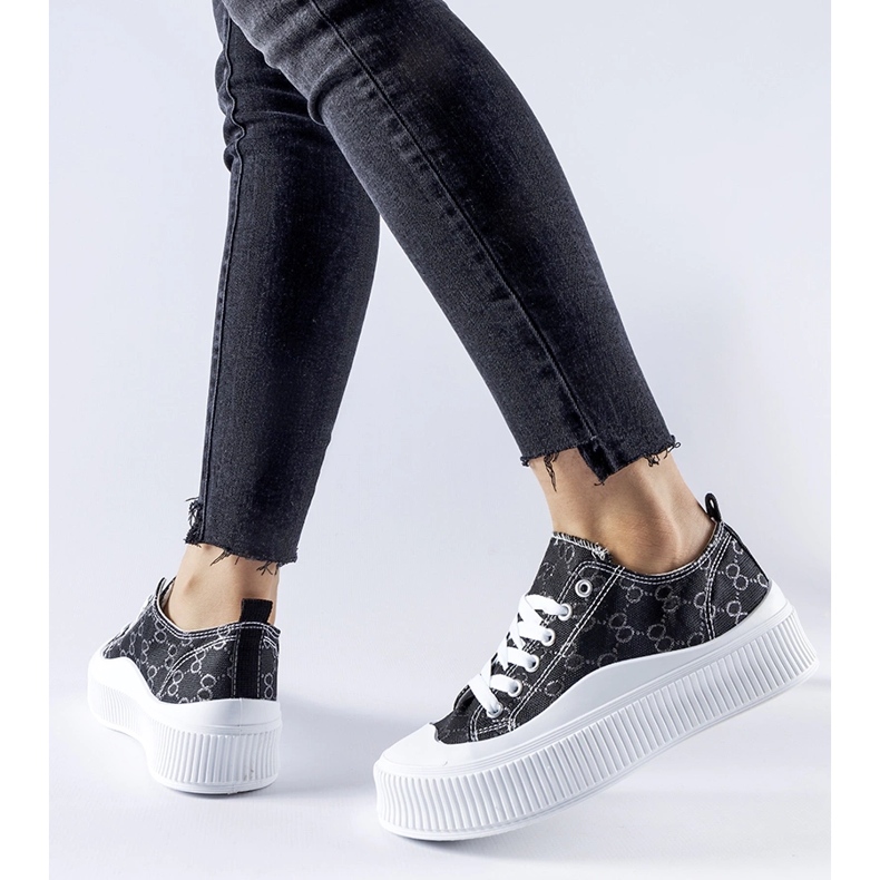 Crne tenisice ukrašene monogramom Cavi crna 1