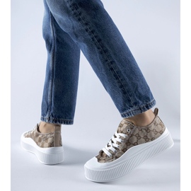 Smeđe tenisice ukrašene monogramom Cavi bež 1