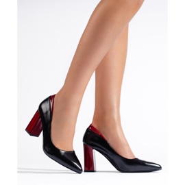 Crne pumpice na stupu crno 1