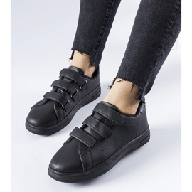 Crne tenisice s čičak kopčom marke Paré crna 1