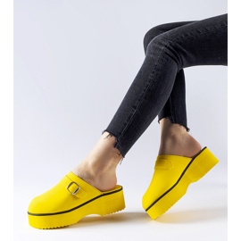 Žuta klompa klizi na platformi Lang žuta boja 1