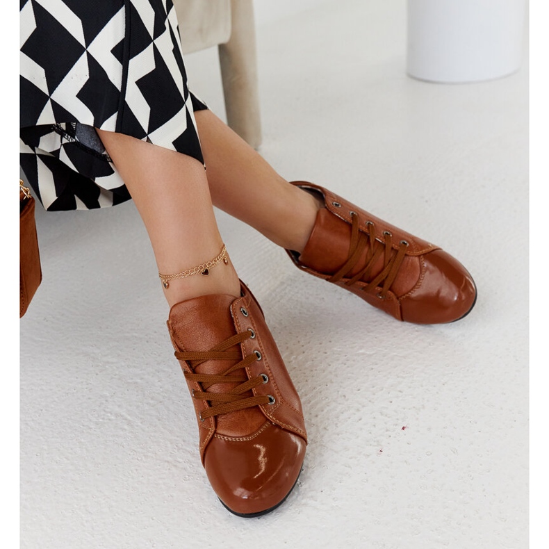 Parady smeđe cipele s lakiranim vrhom smeđa 1