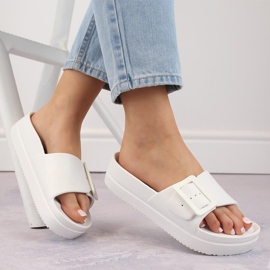 Ženske japanke s platformom od pjene s kopčom, bijele Big Star NN274A661 bijela 1